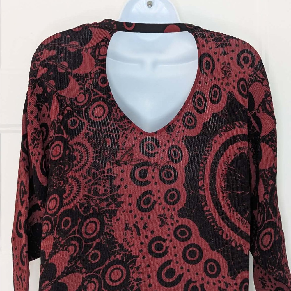 Desigual Red Black Printed Knit Top Size S Keyhole Neck 3/4 Sleeve - Picture 7 of 7